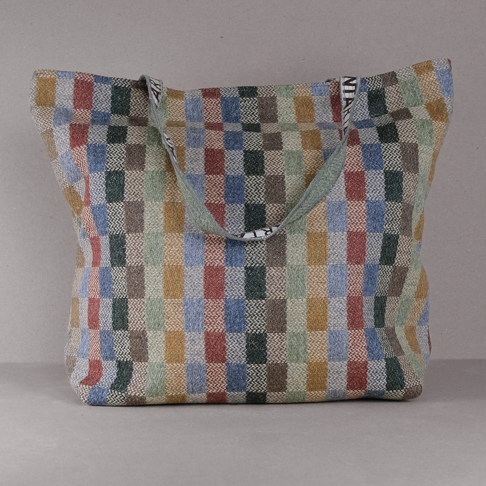 Uist Travel Bag